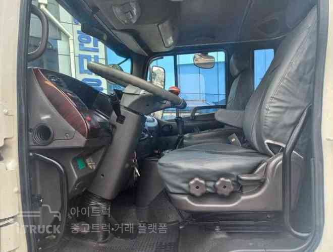 현대 메가트럭 250 앞축 카고 7.5톤 수동