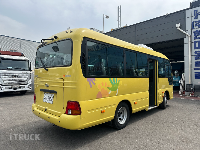 현대 버스 25인승