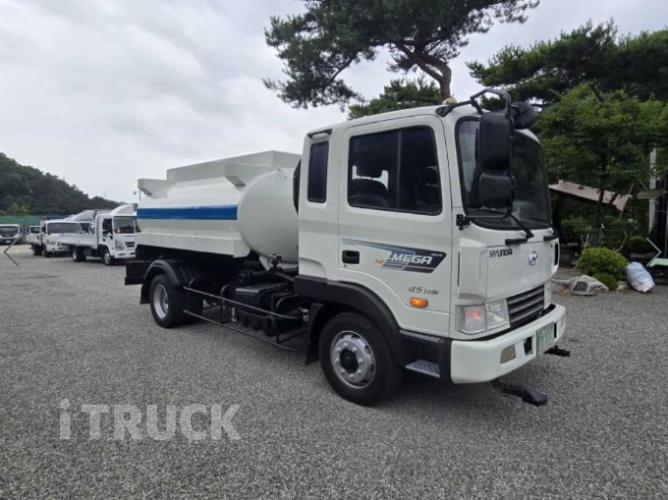 살수차 메가트럭 철탱크 6,400L 수동