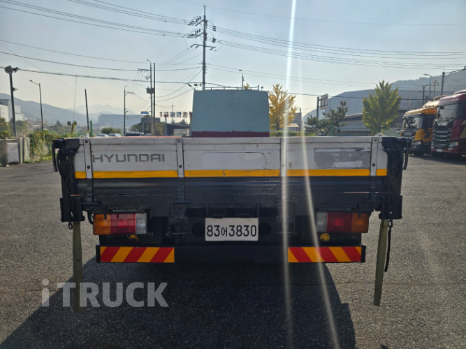 현대 메가트럭 250 후축 카고 4.5톤 수동 3