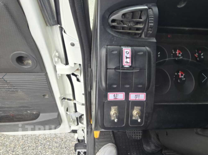살수차 메가트럭 철탱크 6,400L 수동