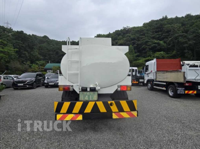 살수차 메가트럭 철탱크 6,400L 수동