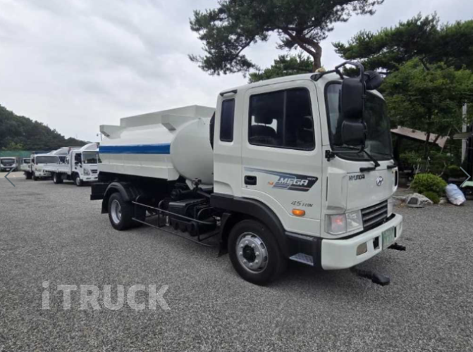 살수차 메가트럭 철탱크 6,400L 수동