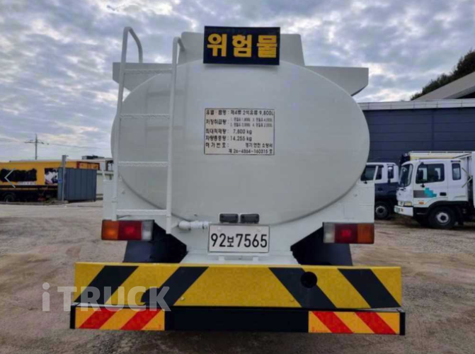 탱크로리 메가트럭 9,800L 수동