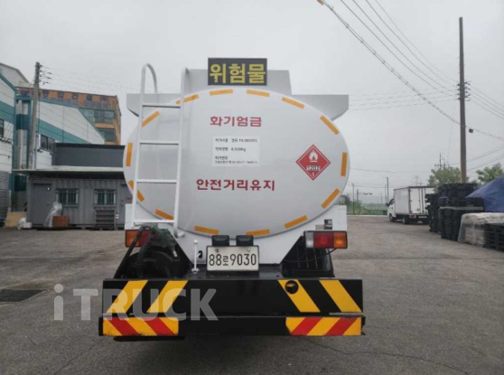 탱크로리 메가트럭 10,000L 수동