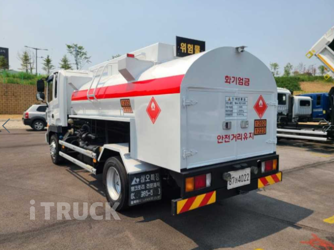 탱크로리 메가트럭 5,000L 수동