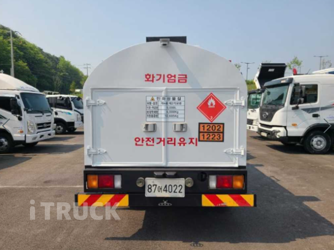 탱크로리 메가트럭 5,000L 수동
