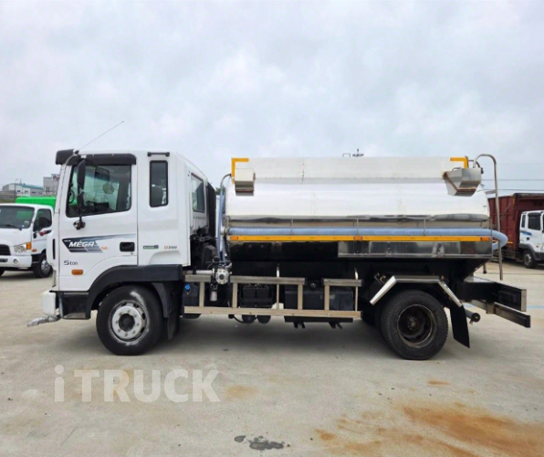살수차 메가트럭 스텐탱크 7,500L 수동