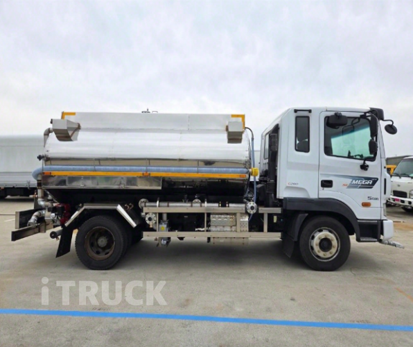 살수차 메가트럭 스텐탱크 7,500L 수동