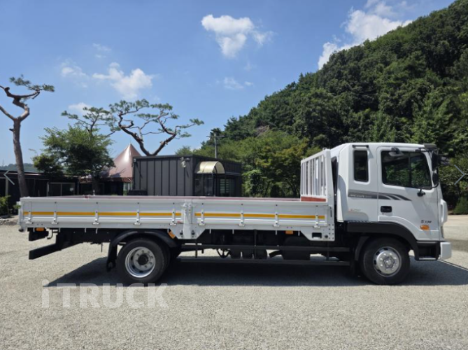 현대 메가트럭 250 단바리 카고 5톤 수동