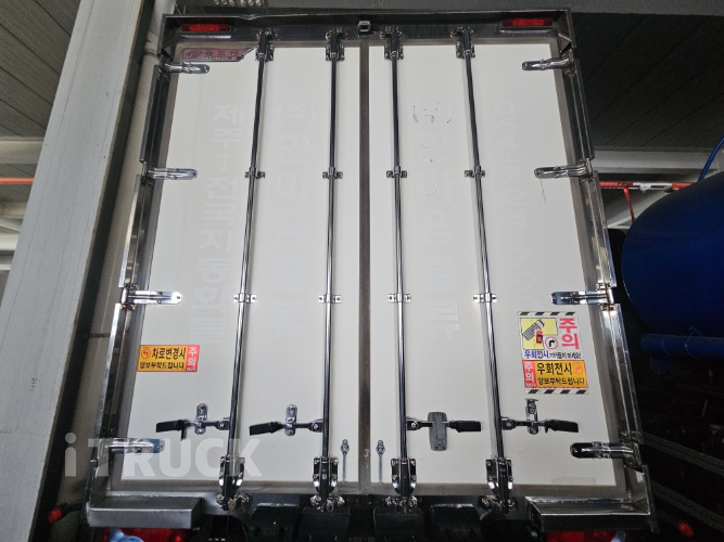 타타대우 노부스 냉동탑 8.5톤 수동 4