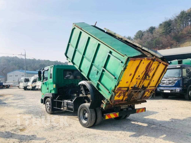 현대 메가트럭 진개덤프 270 5톤 수동 단바리