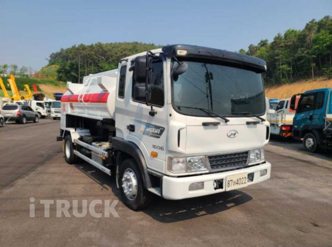 현대 탱크로리 메가트럭 5,000L 수동 2