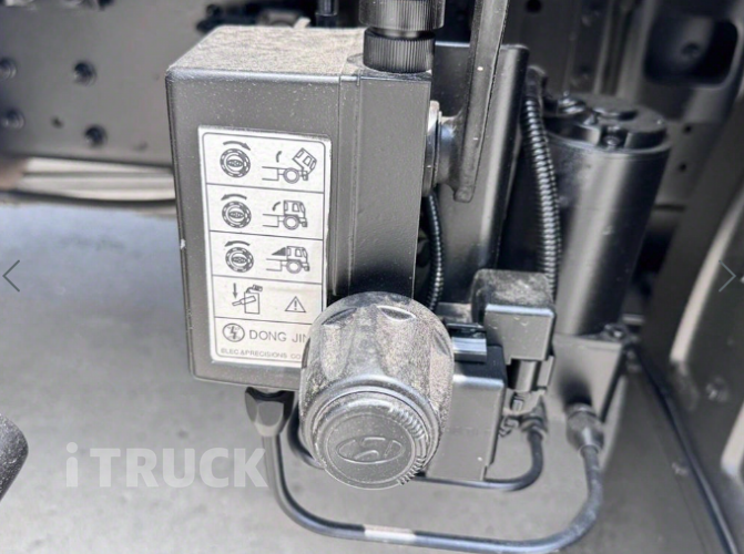 현대 메가트럭 260 단바리 카고 5톤 수동 9