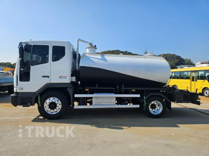 타타대우 버큠로리 노부스 스텐탱크 8,600L 수동 5
