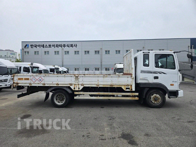 현대 메가트럭 235 단바리 카고 5톤 수동 1
