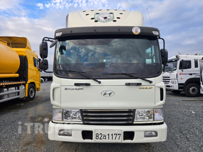 현대 메가트럭 260 후축 윙바디 4.5톤 수동 1