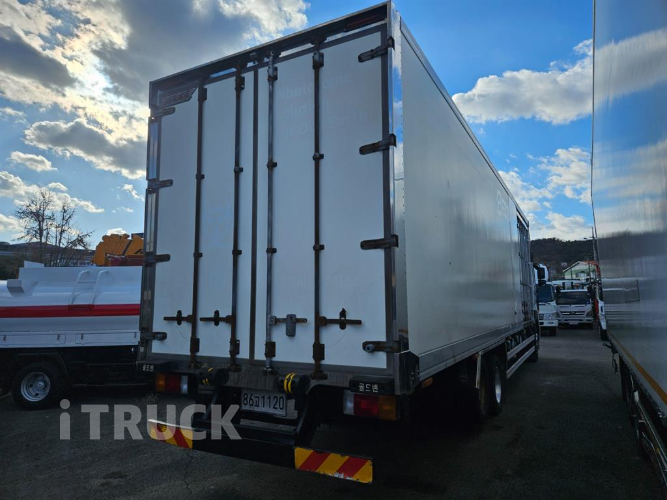 현대 메가트럭 와이드캡 300 후축 냉동탑 4.5톤 수동 5