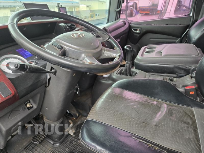 현대 메가트럭 260 단바리 카고 5톤 수동 8