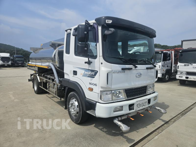 현대 살수차 메가트럭 스텐탱크 7,500L 수동 2