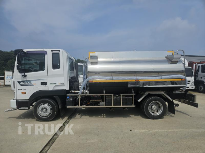 현대 살수차 메가트럭 스텐탱크 7,500L 수동 4