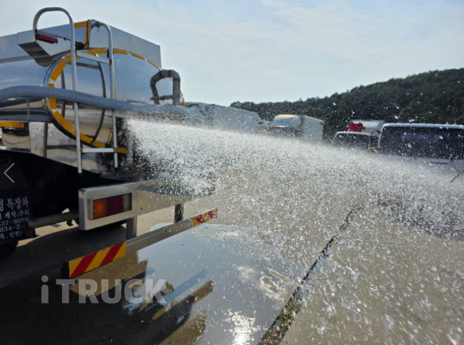 현대 살수차 트라고 스텐탱크 8,000L 오토 8