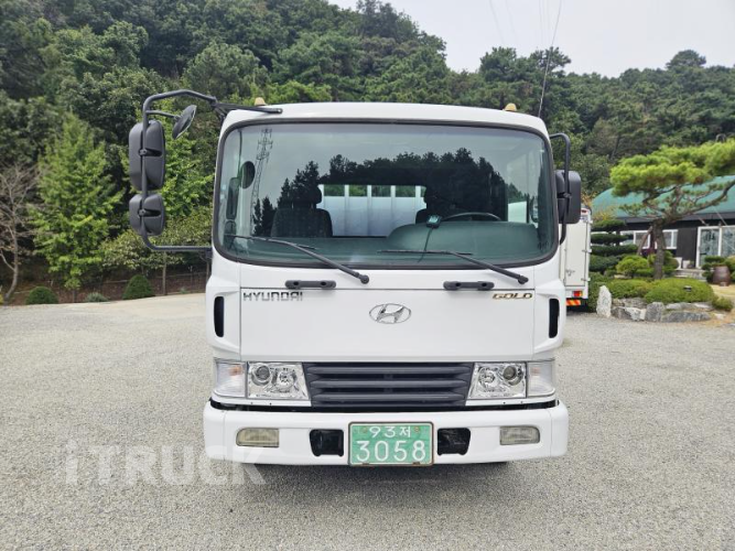 현대 메가트럭 235 단바리 카고 5톤 수동 3