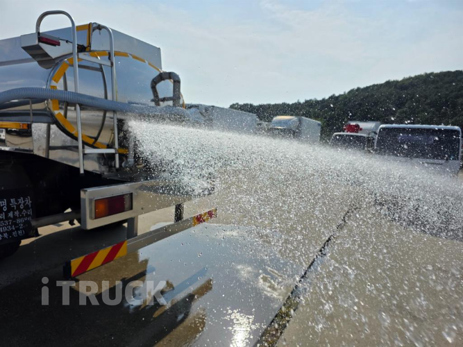 현대 살수차 트라고 스텐탱크 8,000L 오토 9