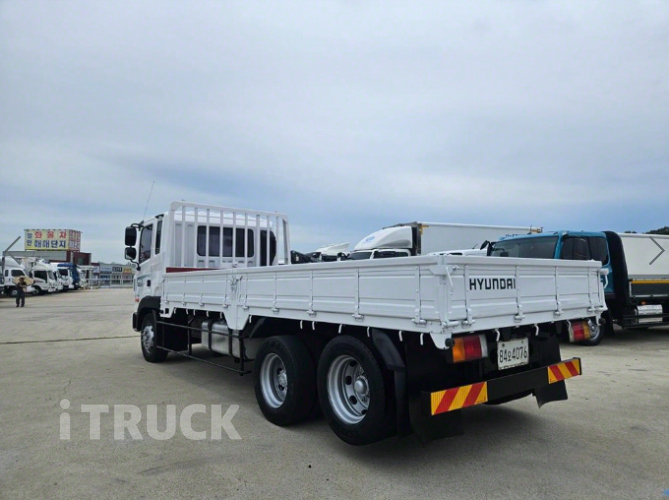 현대 메가트럭 270 후축 카고 5톤 수동 1