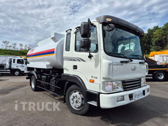 현대 탱크로리 메가트럭 수동 1