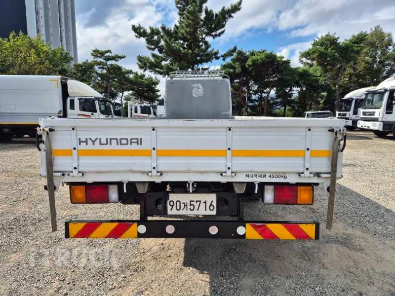 현대 메가트럭 280 단바리 카고 4.5톤 수동 3