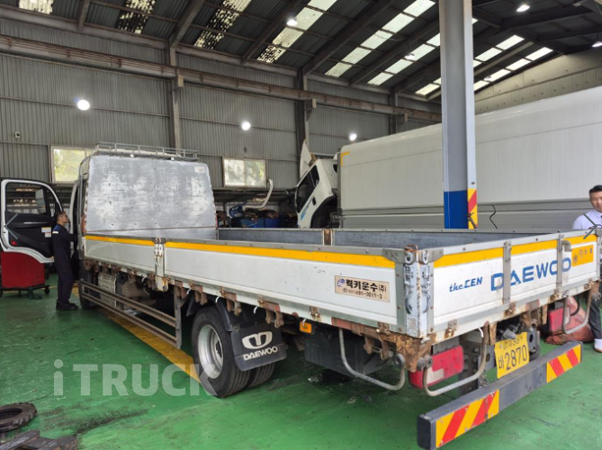 타타대우 더쎈 4톤 광폭 카고 슬리퍼캡(더블캡, 크루캡) 3