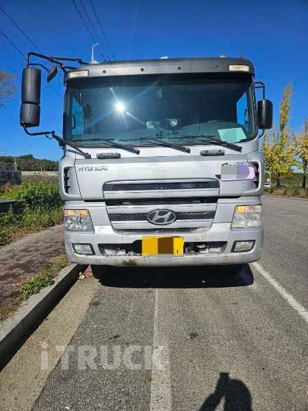 현대 트라고 520 앞축 카고 25톤 오토 1