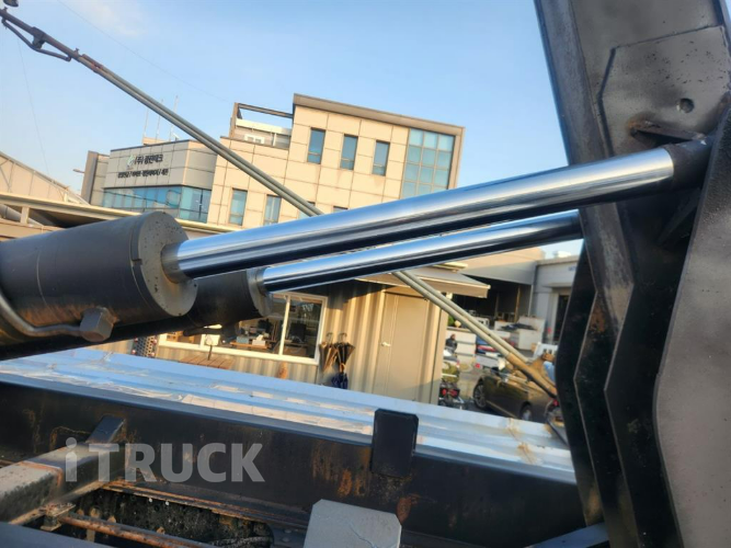 현대 트라고엑시언트 암롤 540 24톤 오토 리타더 앞축 8