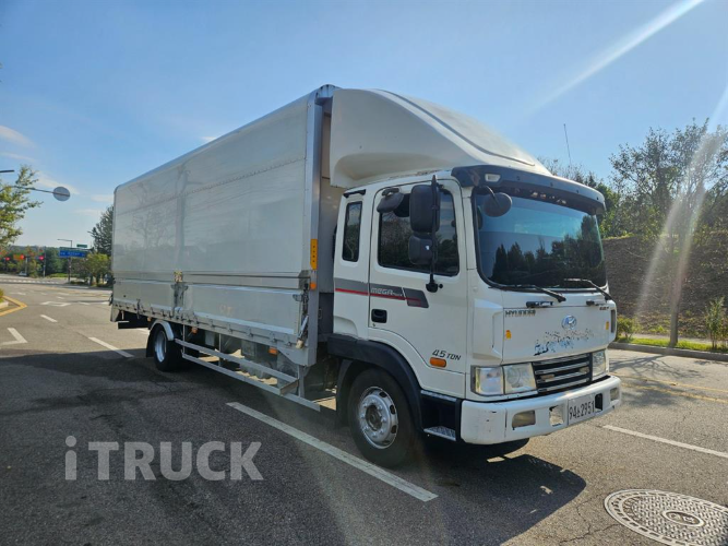 현대 메가트럭 260 단바리 윙바디 4.5톤 수동 1