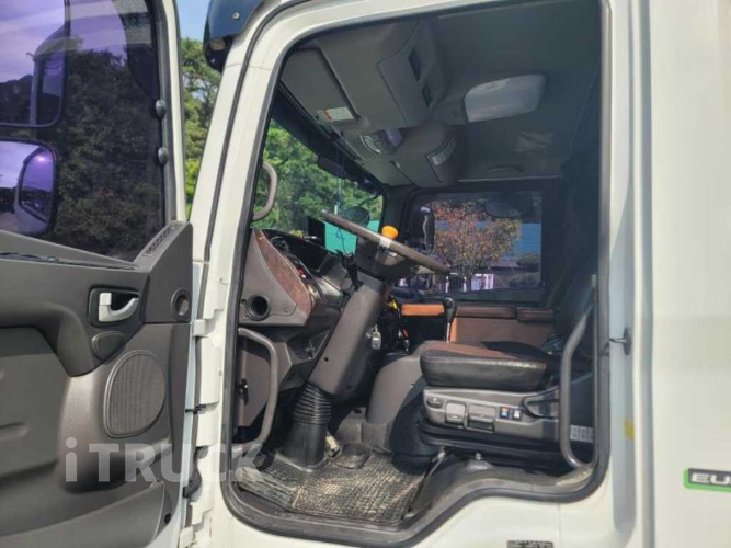 현대 메가트럭 280 후축 냉동윙 4.5톤 오토 13