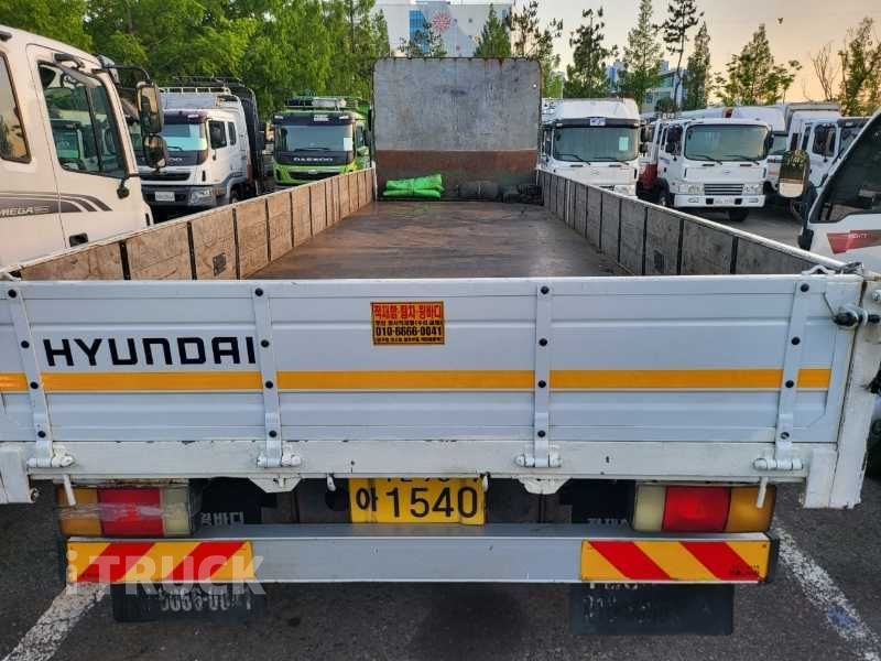 현대 트라고 350 십바리 카고 9.5톤 수동 3