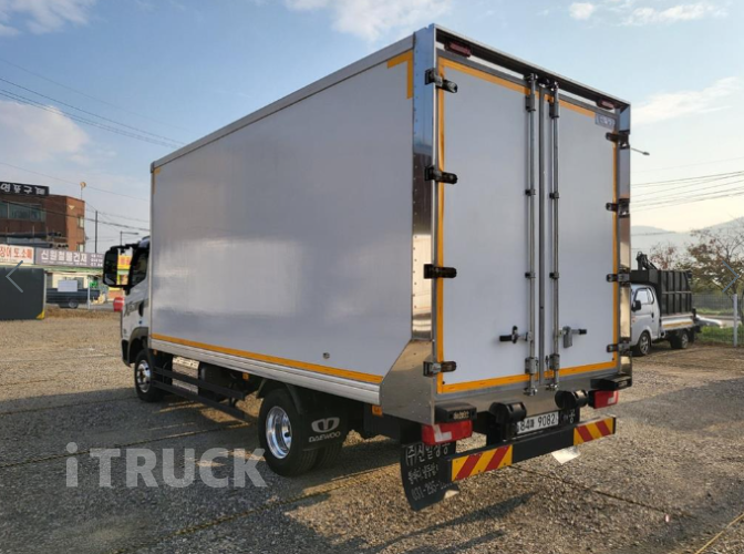 타타대우 더쎈 3.5톤 광폭 냉동탑 5