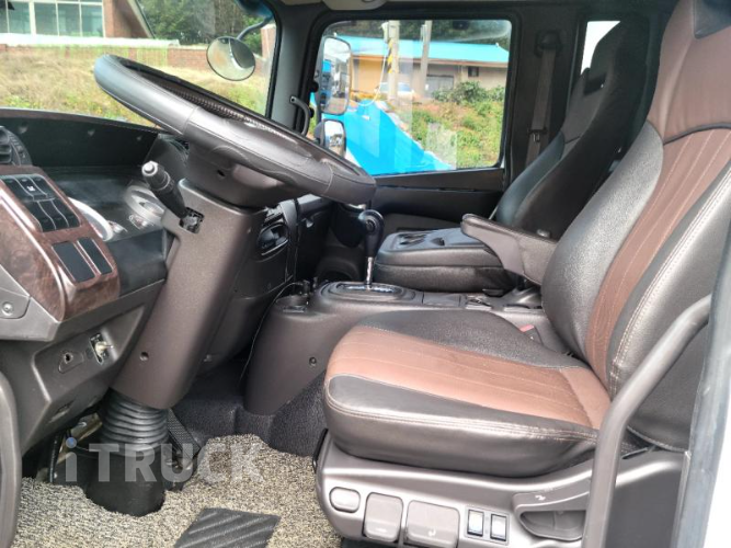 현대 메가트럭 280 단바리 냉동윙 4.5톤 오토 4