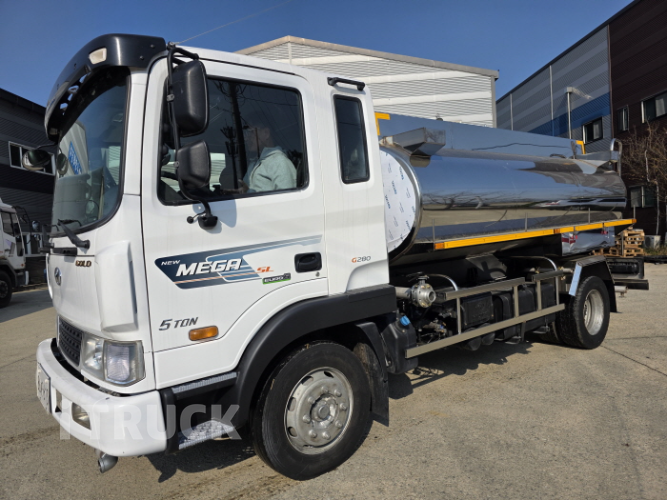 현대 살수차 메가트럭 스텐탱크 8,000L 수동 0