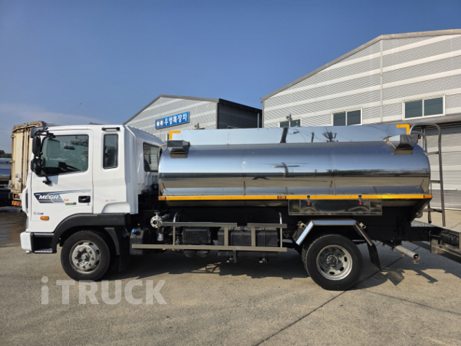 현대 살수차 메가트럭 스텐탱크 8,000L 수동 5