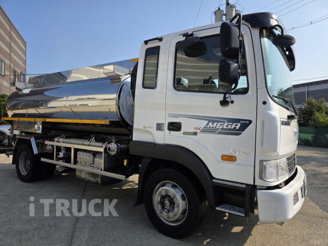 현대 살수차 메가트럭 스텐탱크 8,000L 수동 2