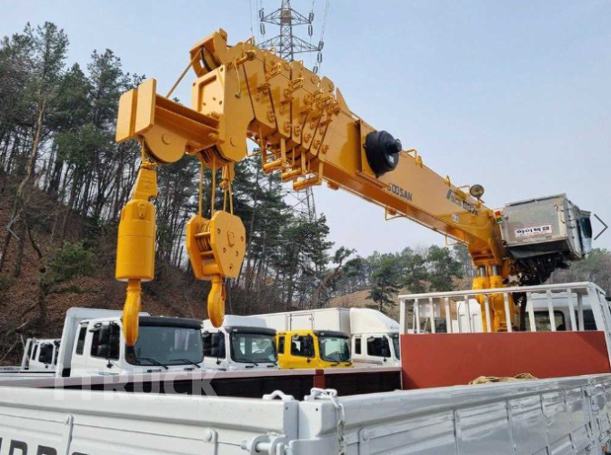 현대 카고크레인 수산중공업 메가트럭 5톤 5