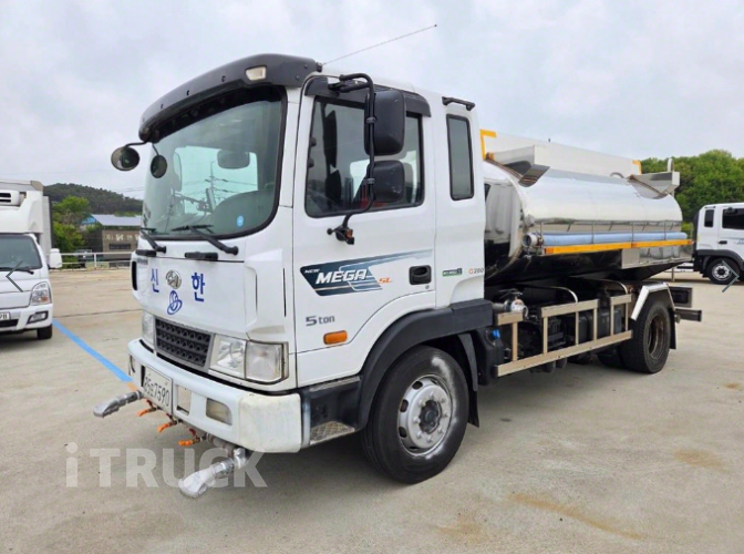 현대 살수차 메가트럭 스텐탱크 7,500L 수동 0
