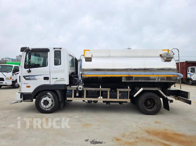 현대 살수차 메가트럭 스텐탱크 7,500L 수동 2