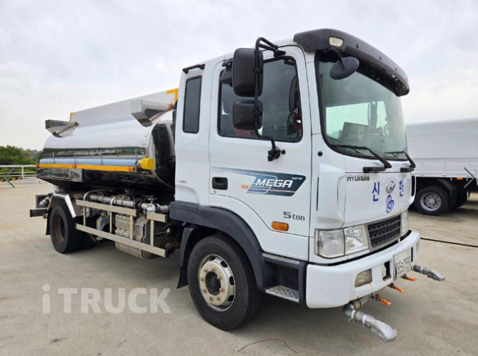 현대 살수차 메가트럭 스텐탱크 7,500L 수동 1