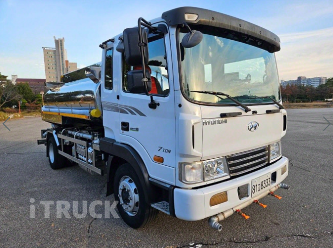 현대 살수차 메가트럭 스텐탱크 7,200L 수동 1