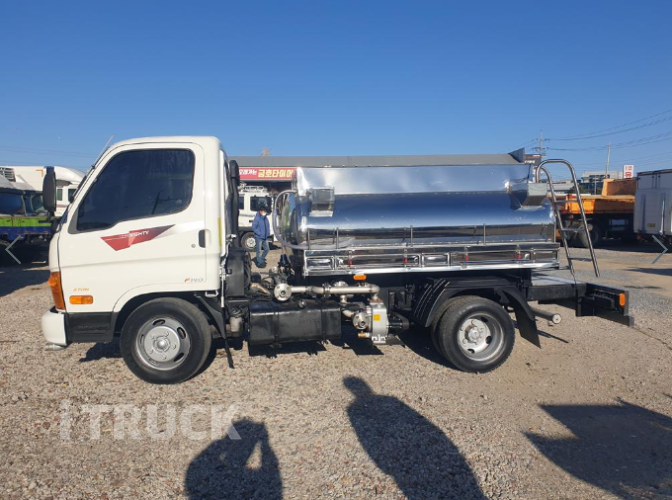 현대 살수차 마이티큐티 스텐탱크 2,400L 수동 4