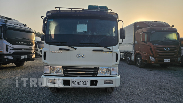 현대 메가트럭 250 앞축 카고 4.5톤 수동 1