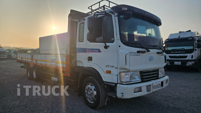 현대 메가트럭 250 앞축 카고 4.5톤 수동 2